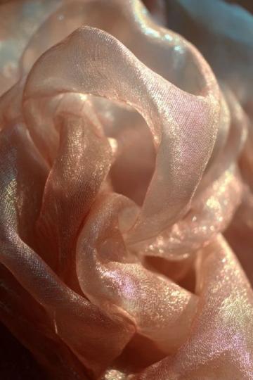 牡羊座幸運色與禁忌穿搭指南:年度彩運提升運勢