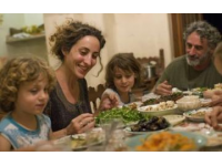 假期最后一天，計(jì)劃是去外婆家吃中飯,其實(shí)我們并不想去，年輕人求變