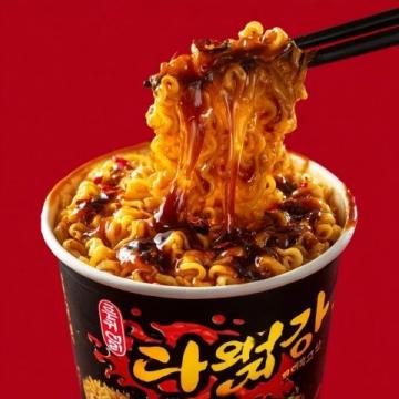 創(chuàng)意泡面大賞從經(jīng)典到異國風(fēng)味，解鎖泡面新吃法，告別單調(diào)升級(jí)味蕾盛宴