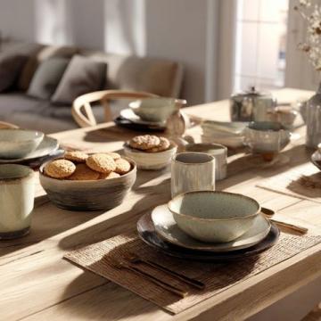 收集別致餐具的樂趣與回憶：從烹飪熱忱到生活簡樸的轉變