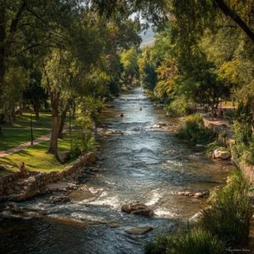 炎炎夏日,暑氣蒸騰,還有什么比一頭扎進清涼溪水里更愜意的事?——桐廬溯溪地指南!