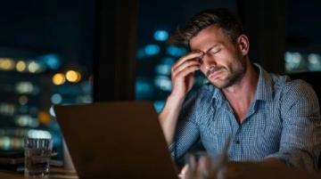 深夜加班后的失落與堅持:從現實困境到生活真諦的感悟