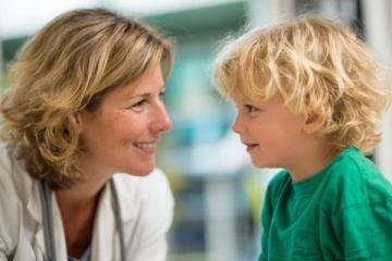 根據(jù)孩子的年齡和理解能力講解急救知識(shí)