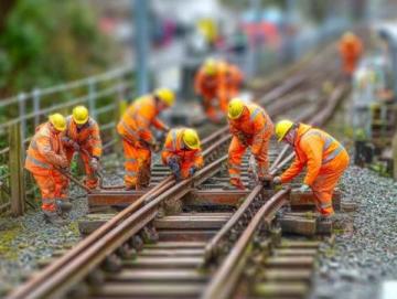 鐵路信號(hào)工必備四大技能：專業(yè)知識(shí)、實(shí)操技巧、安全素養(yǎng)及職業(yè)操守