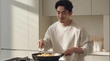 劉強東親自下廚,直播炒菜,七鮮小廚再添一把火