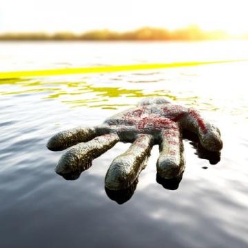 不慎溺水時的自救方法(溺水自救的常識)