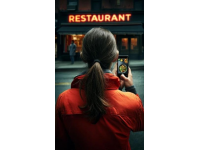 刷朋友圈十分鐘，八條是美食照，剩下的多半就是這段相識無悔的暖心文案