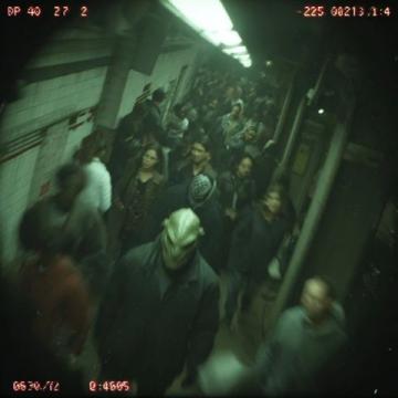 追地鐵追到眼前發黑，卻舍不得花3塊錢買瓶水，這畫面一出來，誰不心里咯噔一下？