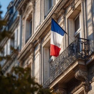 法國主動承認地位下滑,中國人不再為法國文化買單,歐洲慌了神?