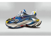 男友是體育生，總想讓我給他買這雙鞋