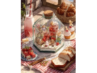 周末的陽光與美食：草莓松餅與番茄肥牛火鍋的溫暖時刻