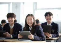 高二英語穩步提分指南：詞匯積累、語法剖析、聽力反復練和寫作模仿