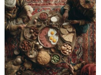 探索新疆特色美食：手抓飯、馕、拌面及經(jīng)典烤羊肉串、大盤雞，一解舌尖之渴